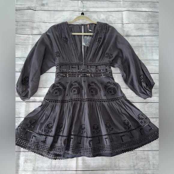 Free People Dresses & Skirts - FREE People Embroidered Tea Time Mini Dress Grey W/Cutout Design Size 0